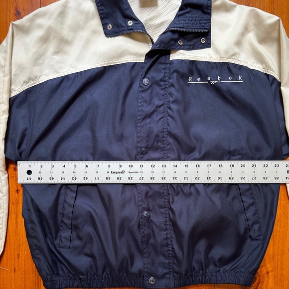 Reebok Light Jacket Vintage EUC Medium - SALE! - Picture 4 of 11